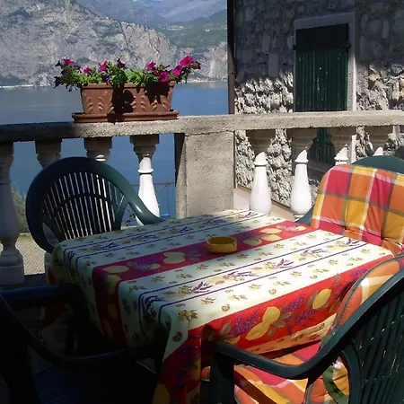 In Brenzone Sul Garda Mit Grill, Garten Und Terrasse Und Seeblick شقة